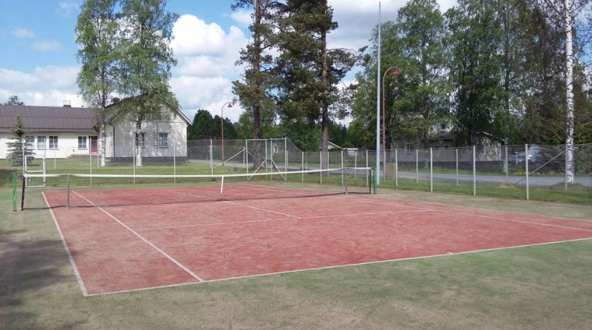 Kuvassa Soinin tenniskenttä