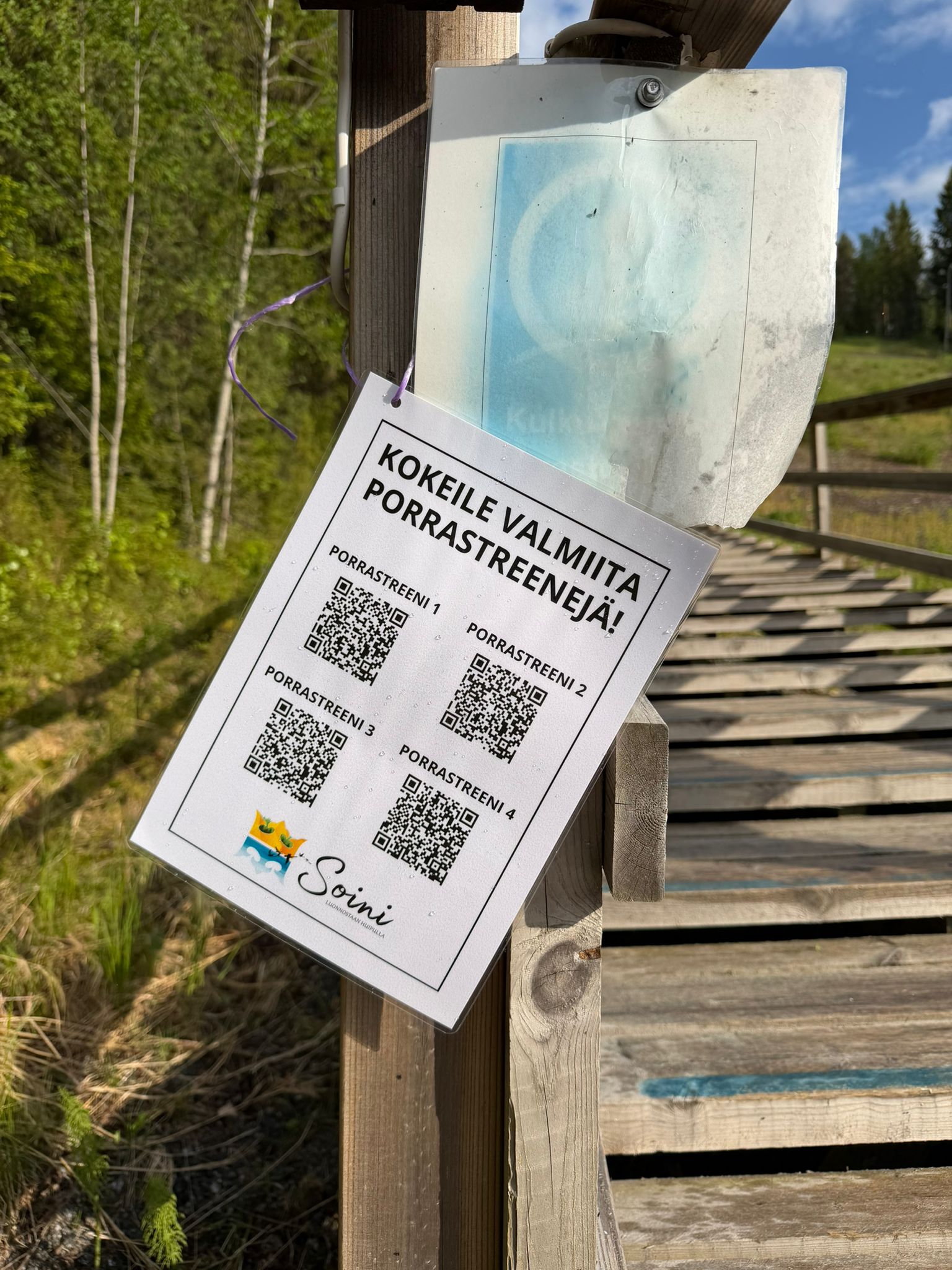 Kuvassa on qr-koodeja